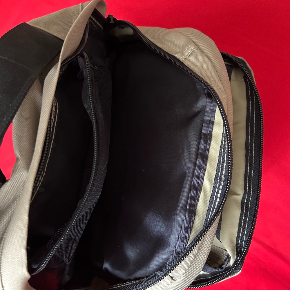 High Quality Backpack - Picture 3 of 11
